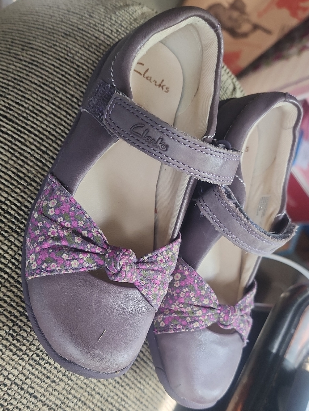Sz 10M Clarks Purple Girls' Mary Jane Shoes with Floral Knot Bow